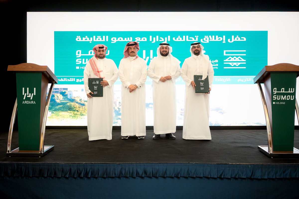 first_1ine's tweet photo. 🏗️ مشاريع ضخمة قادمة إلى قلب أبها باستثمارات تتجاوز 4 مليارات ريال.

أعلنت شركة أردارا، إحدى شركات صندوق الاستثمارات العامة، إطلاق ثاني استثمار في مشروع الوادي، عبر شراكة استراتيجية مع سمو القابضة لتأسيس صندوق استثماري عقاري تتجاوز استثماراته 4 مليارات ريال.

ويستهدف الصندوق تطوير وجهة عمرانية متكاملة في قلب مدينة أبها، تضم مكونات سكنية وتجارية وترفيهية وخدمية، بما يعزز جودة الحياة ويدعم التنمية الحضرية والسياحية في المنطقة.

ومن المقرر تنفيذ المشروع خلال 4 سنوات من تاريخ تأسيس الصندوق، ليشكل إضافة جديدة لمسار المشاريع النوعية التي تشهدها مدينة أبها.