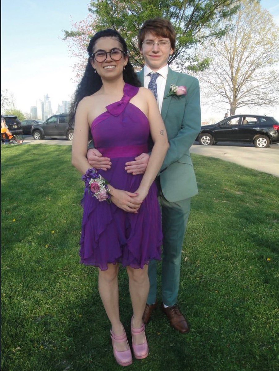andimmia's tweet photo. i hate the way they master this look so well… if they walked into a store i’d ask where their parents were https://t.co/wzCe51UU2K