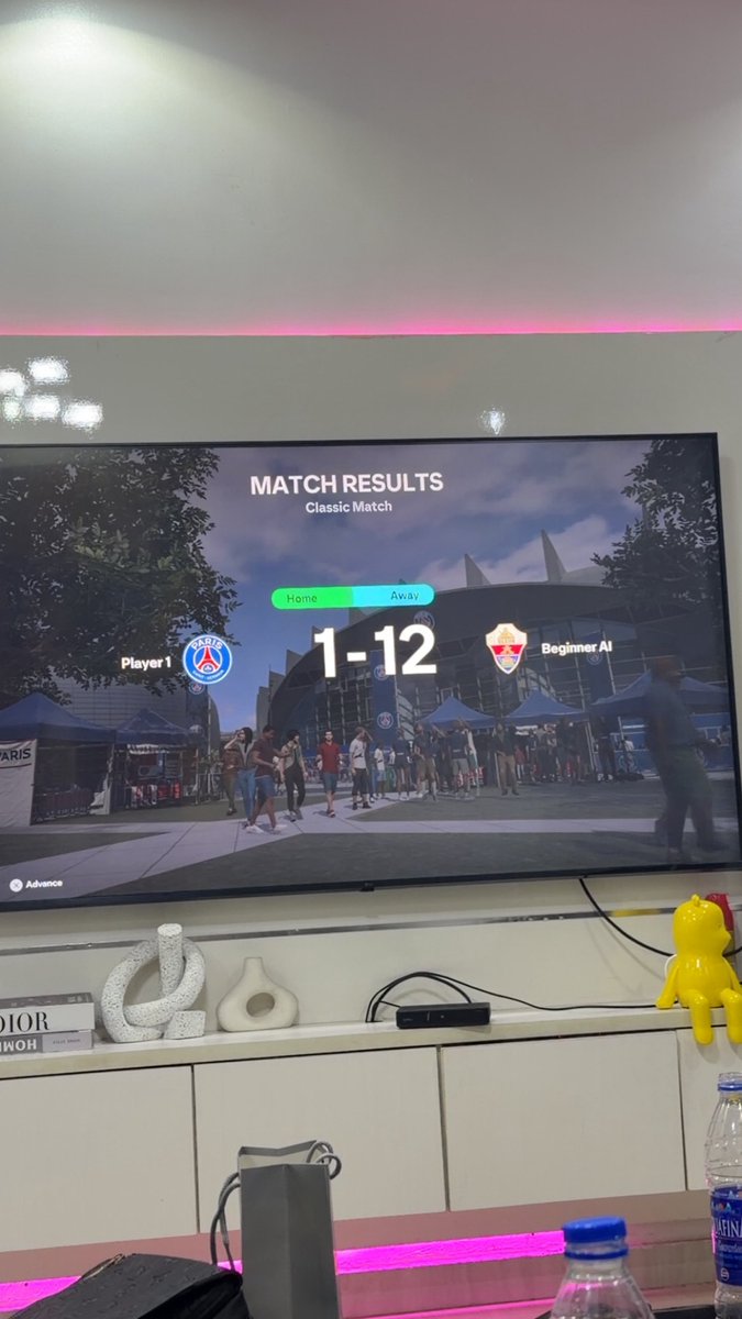 abazwhyllzz's tweet photo. Seun doesn’t know how to play fifa😂

Any strong hand available? https://t.co/tDwjJXbAdp
