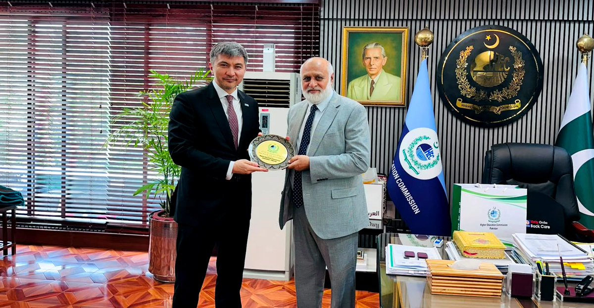 hecpkofficial's tweet photo. The Ambassador of Kazakhstan to Pakistan paid a farewell call on the Chairman HEC @DrNiazAhmadSI During the meeting, the Chairman commended the Ambassador’s valuable contributions to strengthening bilateral cooperation and collaboration in the higher education sector. https://t.co/HhqKvPdg1g