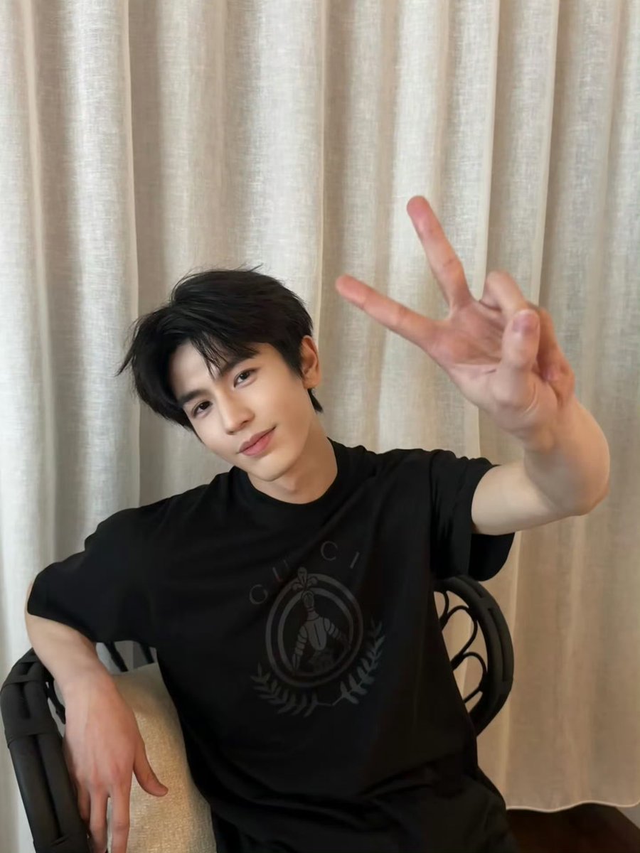 everydayzlh's tweet photo. •072826• new pics of #zhanglinghe taken during #Overdo livestream 📸🔥🎬 https://t.co/TSQY0jD13E