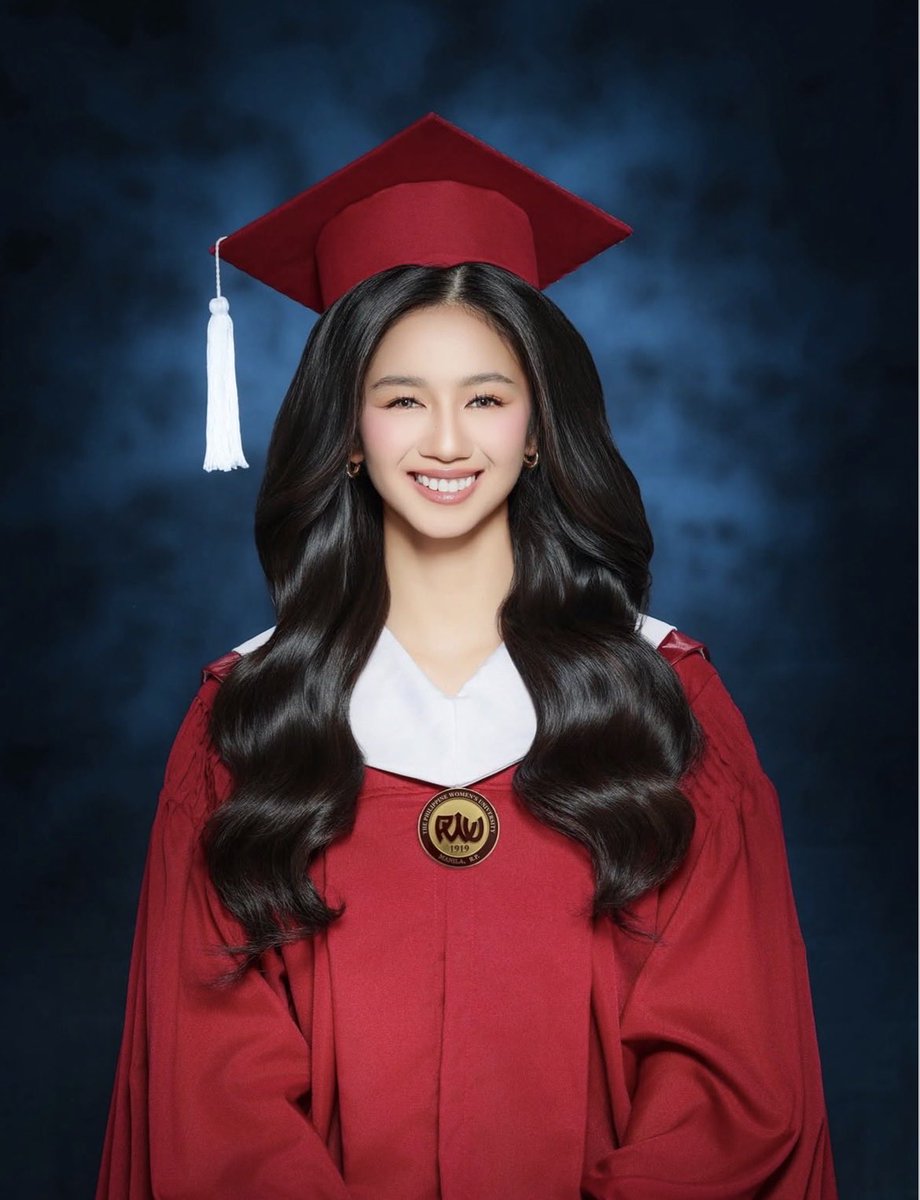 KAORIESWWOFC's tweet photo. The Kawaii Daughter is finally a graduate! 🎓💖

Congratulations! We’re so proud of you, our future psychologist.

🔗 https://t.co/BJOc3NQBBu

#KaoriOinuma | @kaori_oinuma https://t.co/dRw7IFqGec