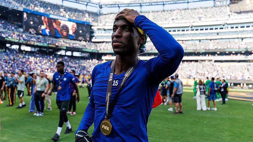 FabrizioRomano's tweet photo. 🚨🇸🇳 Aston Villa are interested in Nicolas Jackson since May, Unai Emery knows him well. But reports about possible loan are inaccurate.

A Premier League club can only have a maximum of one player on loan from the same PL club; Chelsea and Villa already completed Garnacho deal. https://t.co/oDjY0tXlf1