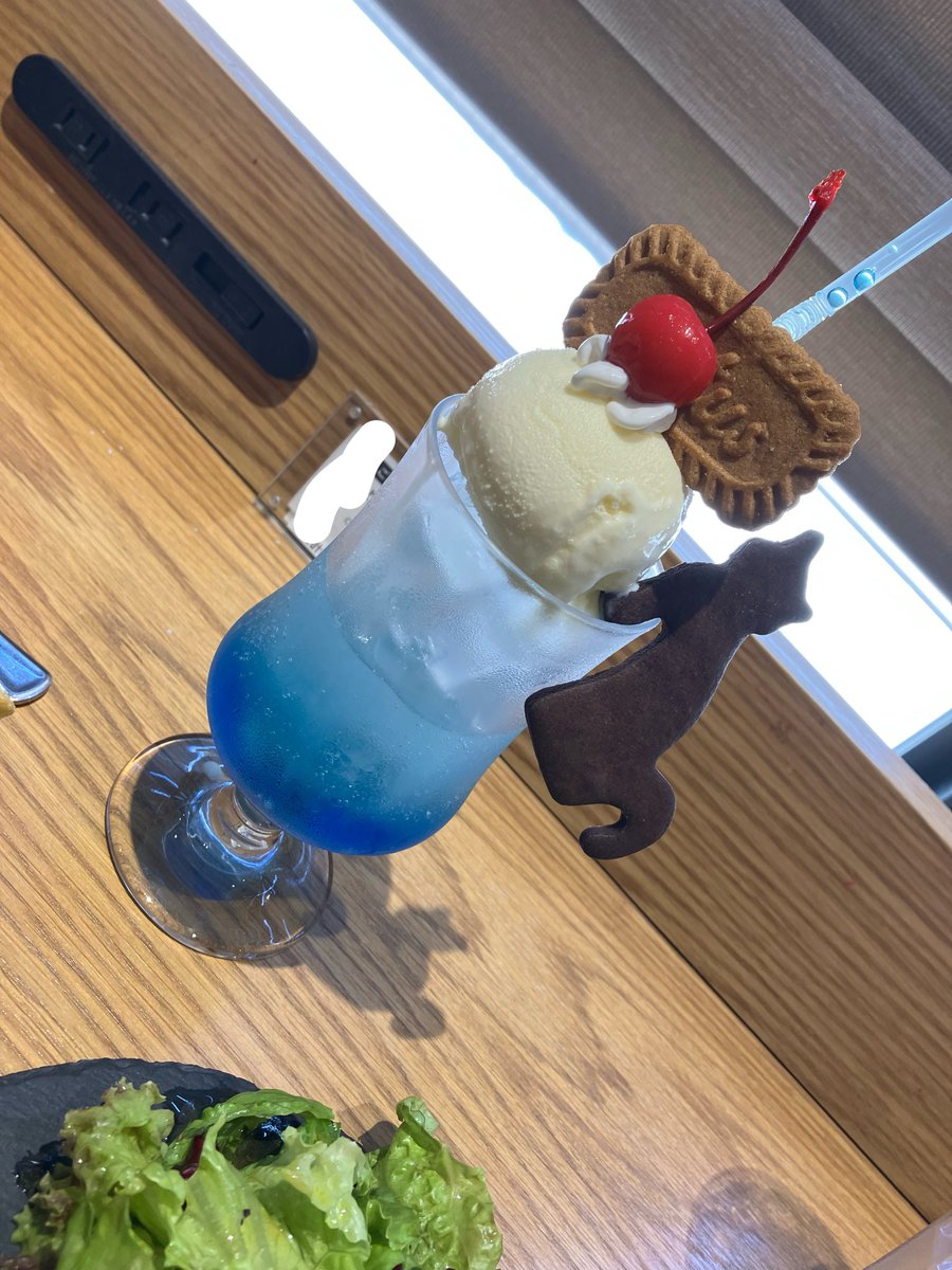 geataybata09's tweet photo. お腹にくるね、歳なのかな
もう若く無いからね、(齢21)
それはそうと美容師の方がここのカフェ良いですよ！ってオススメされたから今日の健康診断終わってから行ってみたけど値段の割にめっちゃ美味しかった！え、この味でこの値段で良いの？って思った✨
3時のおやつにはぴったりの場所だね✨ https://t.co/Hu69eqr69G