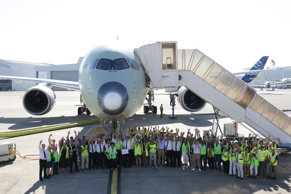 Airbus's tweet photo. History made. 
After a 12,460NM (23,075.92 km) / 24 hours 24 minutes direct flight from Melbourne 🇦🇺, the #A350-1000ULR arrives home in Toulouse 🇫🇷.

Watch the journey on @FlightRadar24: https://t.co/tzKbCjsfFM

#Ultimate #LongRangeLeader https://t.co/pTjoOuhqpb