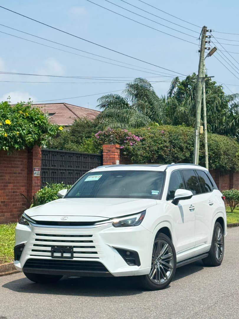 fourthspeedgh's tweet photo. 2024 Lexus Tx350 
Keyless start 
Panoramic roof 
360 camera 
Wireless Charging pad 
Digital Rear view mirror 
Touch infotainment 
Wireless Apple CarPlay
Heads up Display 
Wireless Android auto 
3rd row seats 7seater
Leather seats 
Ventilated seats

Price:¢1,370,000ghc negotiable https://t.co/G74H7jPYxV