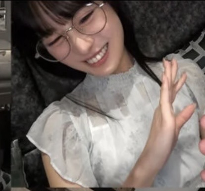 massonjerome3's tweet photo. このメガネっ子女子いま一番ㇴかれてる理由わかるわ... https://t.co/DojJg0CMYu