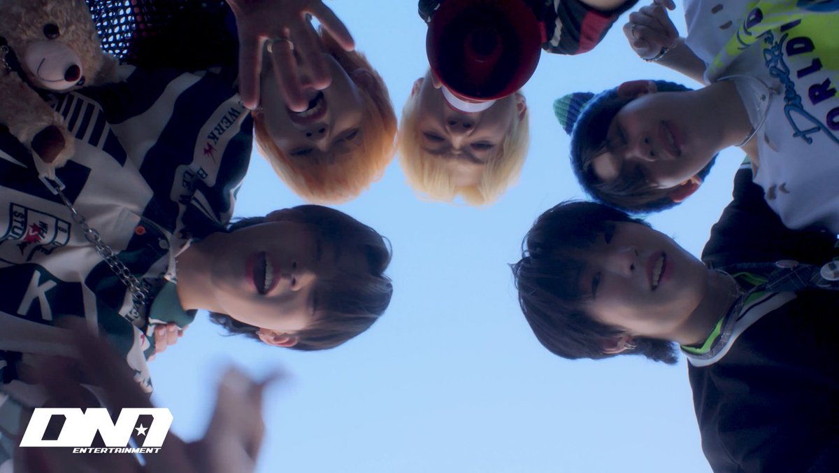 EMOTIM_OFFICIAL's tweet photo. EMOTI:M 1st Single Album
📀 Title: SPARK
🎞 SPARK_MV TEASER2
➡️https://t.co/WlZdq7O0Ij

#이모티엠 #emotim #moti #spark #connect https://t.co/kjqbX6Lkq6