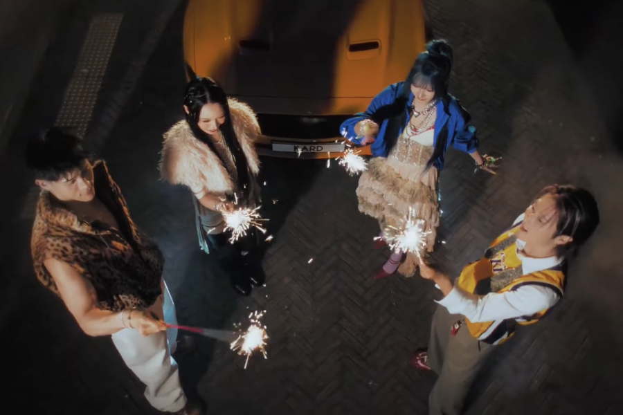 soompi's tweet photo. WATCH: #KARD Celebrates Their Journey Together In “Back To Life” MV
https://t.co/iaJx7OOdRF https://t.co/OBqRSNm2qR