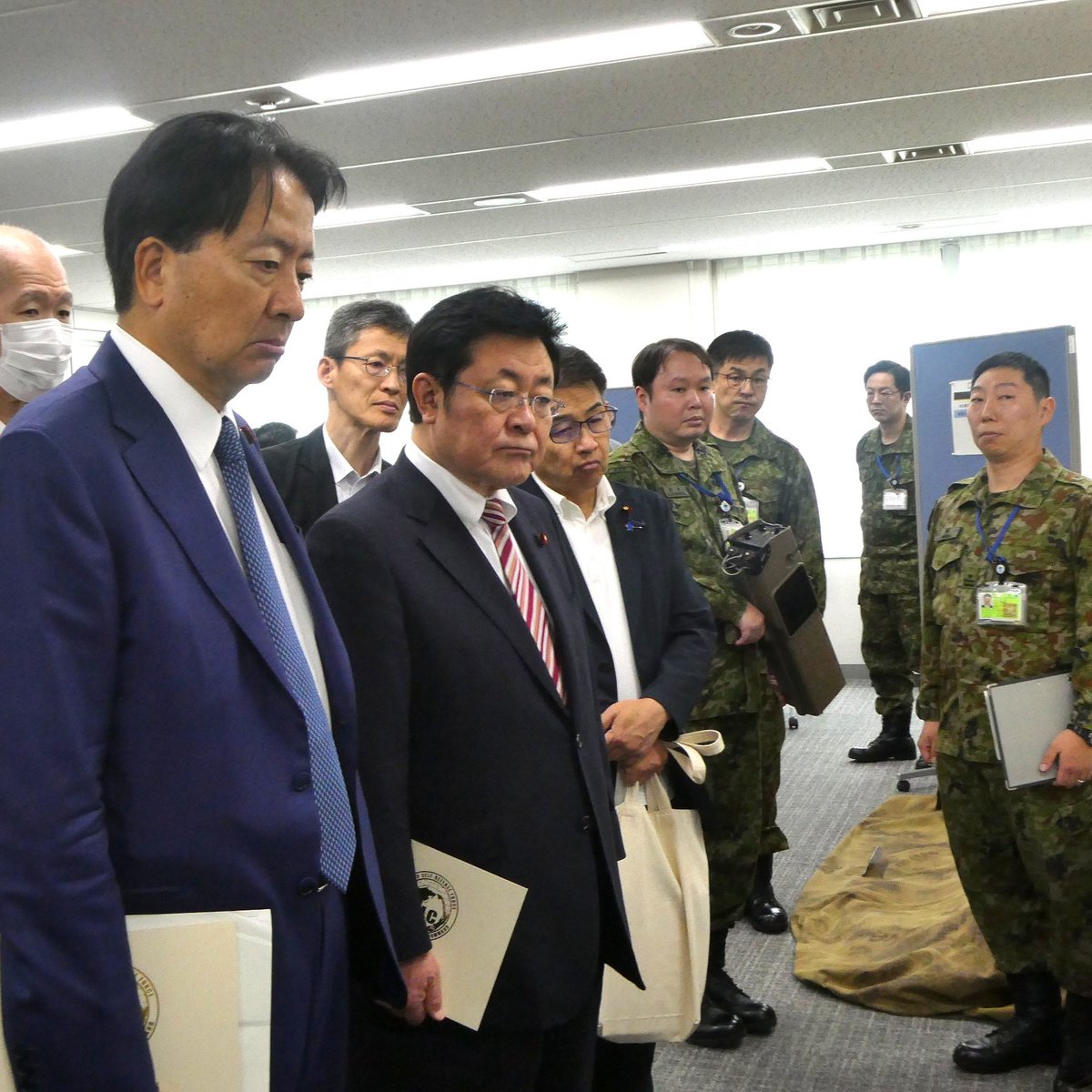a_nishimura_716's tweet photo. 【2026年7月】
衆議院安全保障員会（委員長）視察 その2
国の安全保障における防衛等の実情調査のため、防衛装備庁防衛イノベーション科学技術研究所、陸上自衛隊十条駐屯地補給本部、東京地方協力本部渋谷募集案内所、陸上自衛隊教育訓練研究本部を視察しました。
#西村明宏 #西村あきひろ https://t.co/hNdpjtodbq