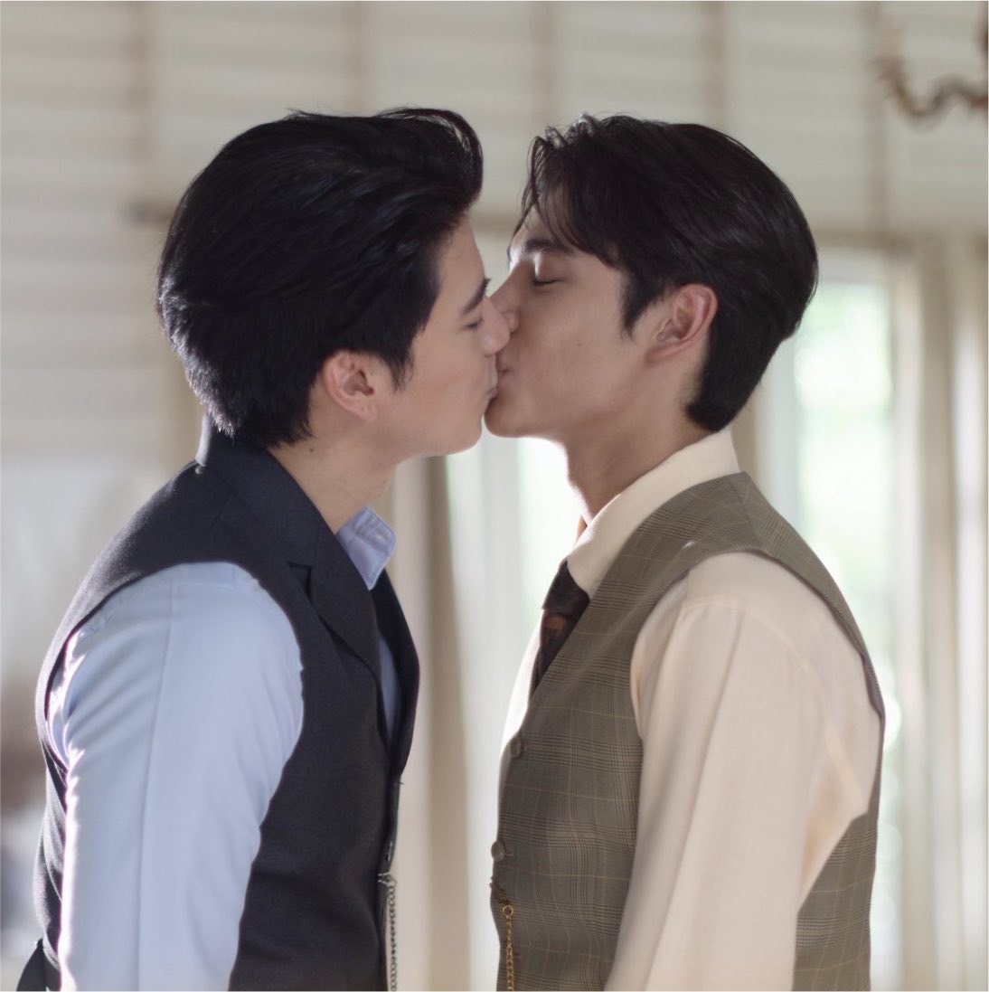 babybaek_boo's tweet photo. เบื้องหลังสามารถเป็นตอนจบได้เลย ㅠㅠ

( #อินองศา #InnOngsa ) https://t.co/Jrtqm1X8qh