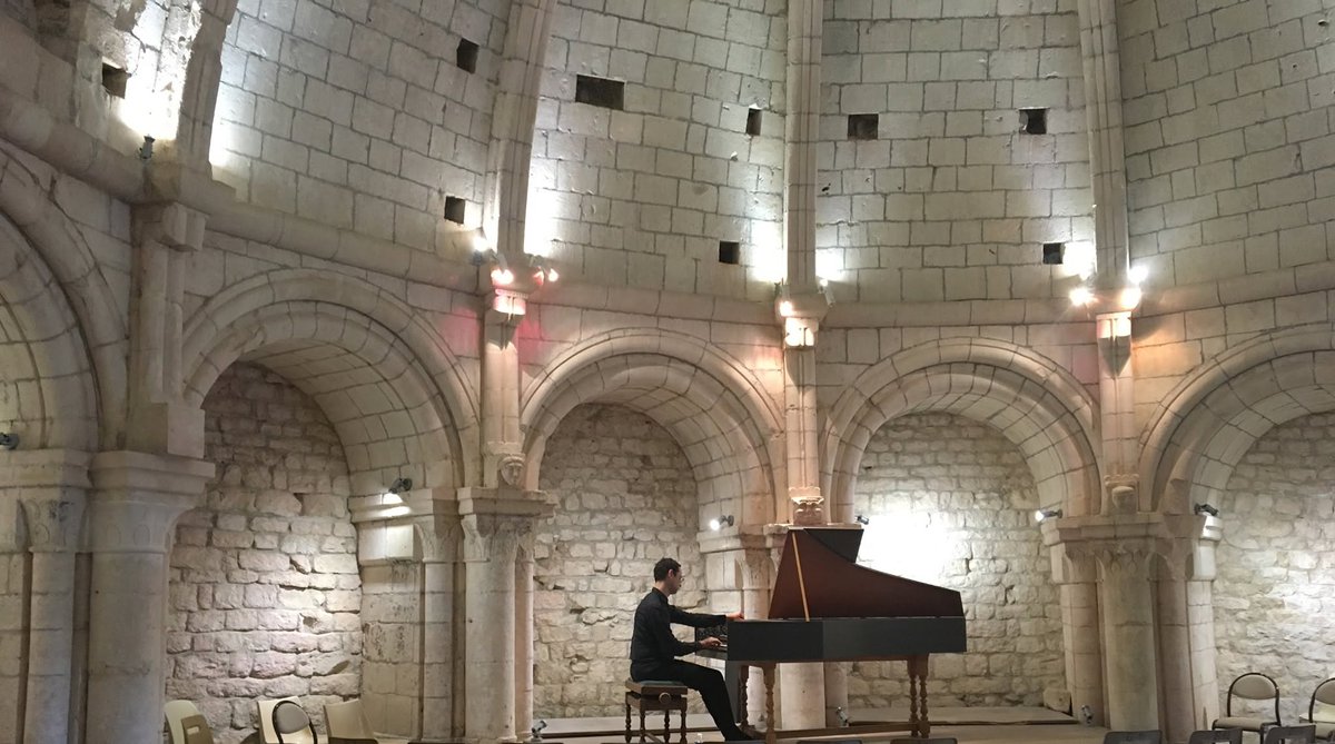 MaRegionSud's tweet photo. Du 2 au 13 août 2026, les Riches Heures Musicales de la Rotonde invitent le public à un voyage au cœur des musiques anciennes dans le cadre exceptionnel de la rotonde médiévale de Simiane-la-Rotonde. Entre patrimoine, excellence artistique et découvertes musicologiques, ce rendez-vous incontournable de Haute-Provence célèbre cette année les riches influences de l’univers musical ibérique.

Toutes les infos 👉 https://t.co/3zpLHynohI