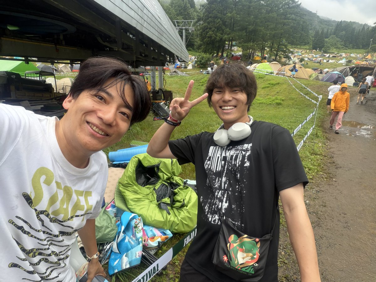 ecoloji's tweet photo. フジロック ごみゼロ環境ボランティア✌️
2026年も無事終了。今年は雨が多かったけど日中の温度もあがりすぎないのと直射日光も弱くて結論快適。グルメも色々、お客さんと楽しく話したり、大食い2位にもなれました🥈

皆さんありがとうございました🙇

#すいかのフジロック https://t.co/C2NUzPXoaj