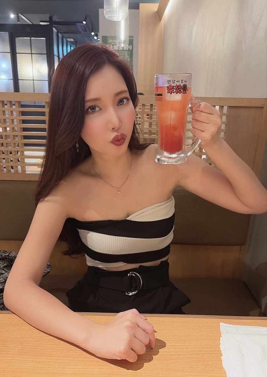 natsumi_arii's tweet photo. 💋8月スケジュール💋【PR】

来月のスケジュールです✨
暑さに気をつけて涼しい店内で夏乗り切りましょう☀️
私は特に暑い暑いの文句が今年も止まりませんので汗垂れ流して険しい顔をしてる時はそっと見守ってやってください😊
店内に入るとにっこり笑顔が戻ります😊
楽しみな店舗様ばかりなのでよろしくお願い致します♡
いいねリポストも是非🙌
