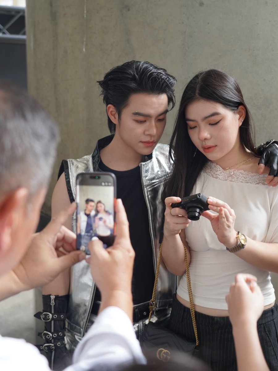 pinnarjjee's tweet photo. ชอบรูปนี้จัง ความสำเร็จของลูกก็คือความภูมิใจของพ่อแม่อะเนอะ 🥺💘
#MinaMatina #MARCKRIS https://t.co/ZaRghBilDC