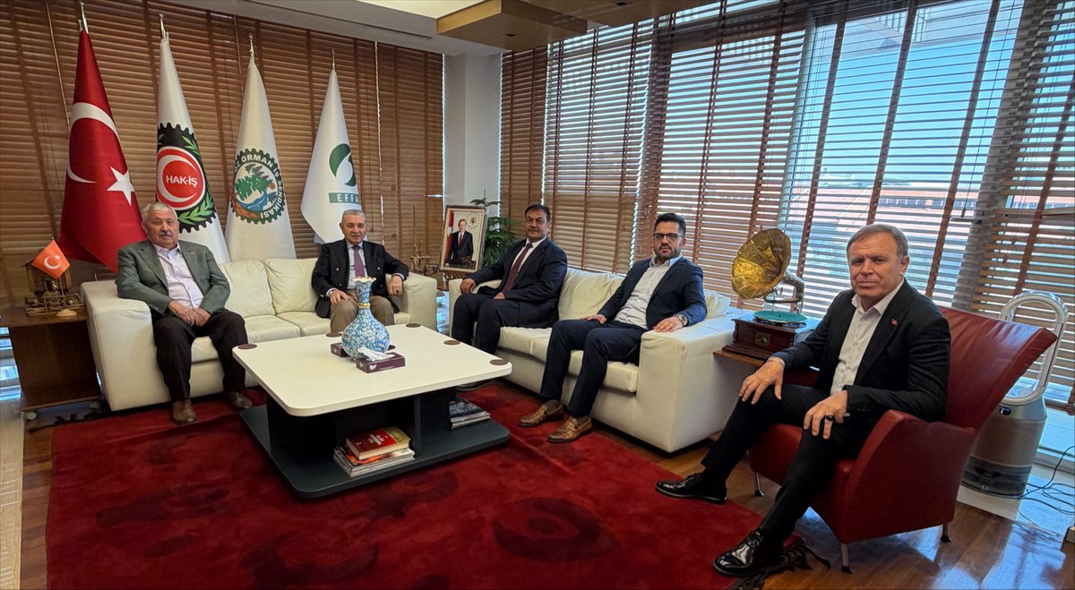 settaraslan's tweet photo. Doğa Koruma ve Milli Parklar 9. Bölge Müdürü Sayın Ahmet Çörtük ile Bölge Müdür Yardımcısı Sayın Sami Korkutata’yı Genel Merkezimizde ağırlamaktan memnuniyet duyduk.

Gerçekleştirilen nazik ziyarette, ormancılık ve doğa koruma alanındaki çalışmalar ile kurumlarımız arasındaki iş birliğinin geliştirilmesine yönelik karşılıklı değerlendirmelerde bulunuldu.

Kıymetli ziyaretleri dolayısıyla Sayın Ahmet Çörtük ve Sayın Sami Korkutata’ya teşekkür ediyor, çalışmalarında başarılar diliyorum.

@DKMPAnkara