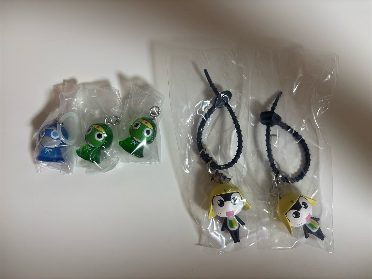 mfbib542's tweet photo. 【 譲渡 交換 】ケロロ軍曹 カラフルマルチチャーム めじるしアクセサリー

譲）めじるしアクセサリー
ケロロ×2 ドロロ×1
マルチチャーム タママ×2

求）めじるしアクセサリー 
ギロロ（優先）タママ クルル
マルチチャーム
ケロロ　クルル
郵送交換

検索からでもお気軽にお声かけください https://t.co/LZIlZt5Oqy