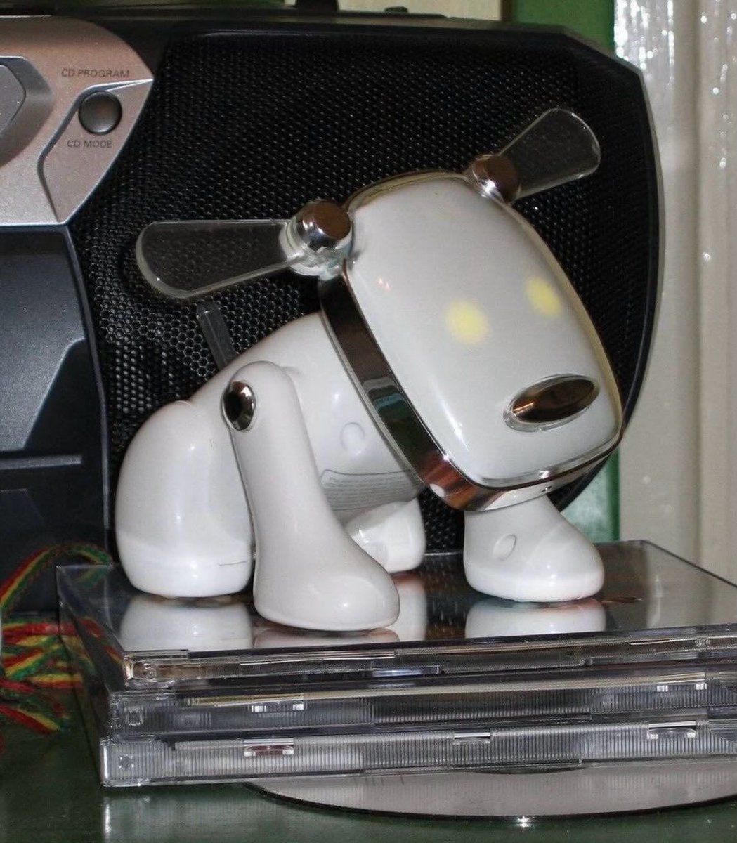 nostalgiaa's tweet photo. iDog https://t.co/mlBMWbdfce