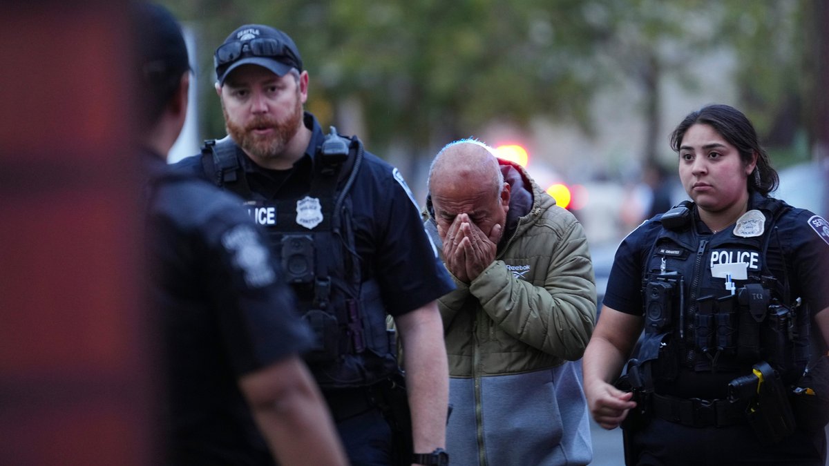 abc7newsbayarea's tweet photo. Shootout that killed 3 at food festival near Seattle's Space Needle may have been gang-related https://t.co/FiAQLTipmm https://t.co/qRDxNGlxdh