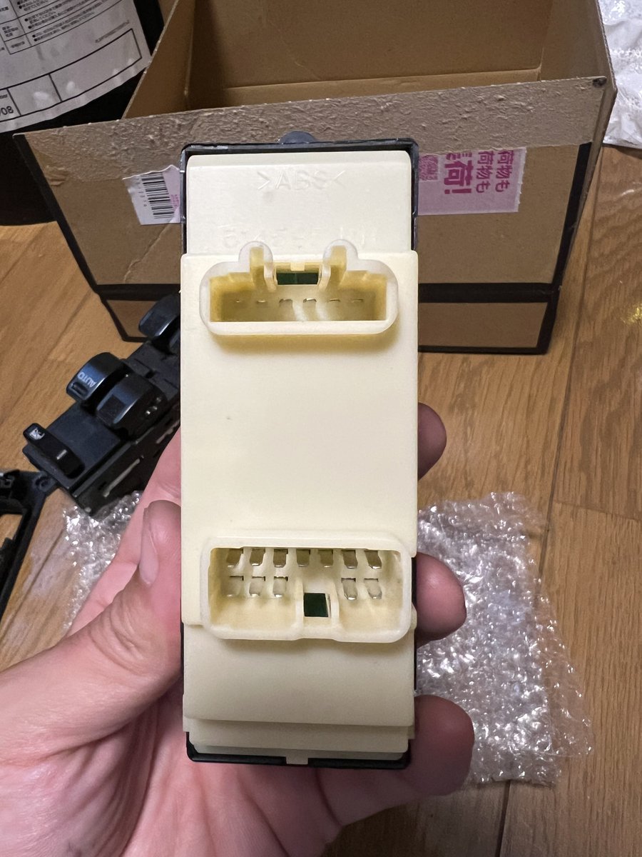 ダイハツ用12ピン+6ピン パワーウインドウスイッチ 社外新品 欲しい方