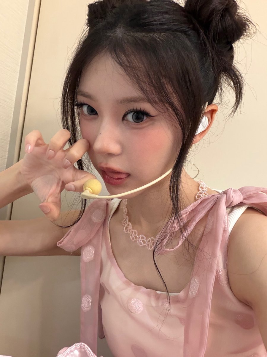 hime_moka___'s tweet photo. 앞으로도 안 변할 것 같음 
굳이 더 최애 셀카를 뽑자면 아이치 콘서트구... https://t.co/hsfq1tMJ9X