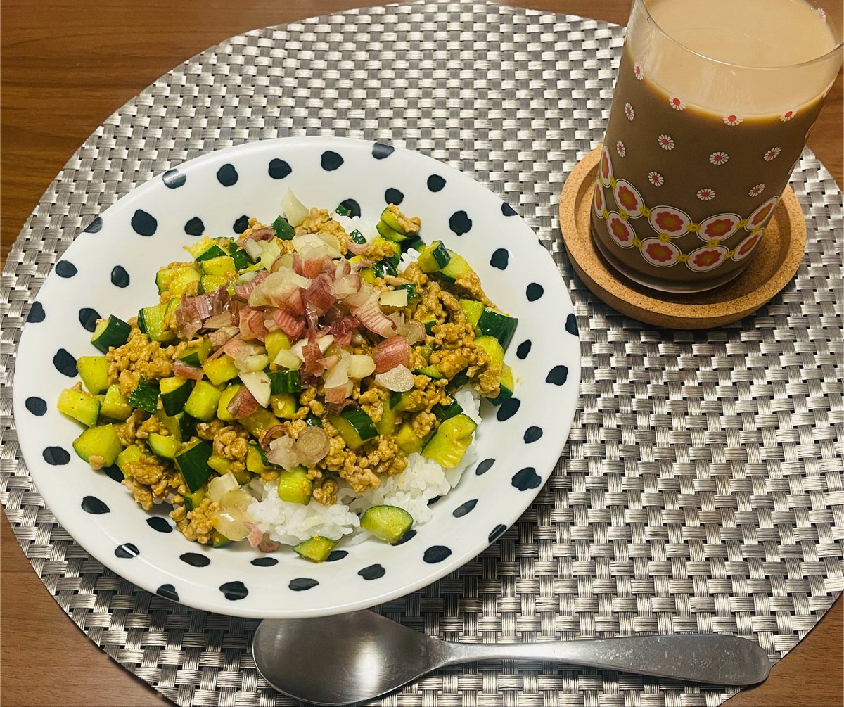 aramakijake490's tweet photo. 最近作ったもの
①棒棒鶏
②ピリ辛豆乳ツナキムチ蕎麦
③きゅうりカレー（長谷川あかりさんレシピ）
④野菜の焼き浸し

きゅうりカレーめっっっちゃ美味しい
炒めることであっさりした玉ねぎみたいな存在になりました https://t.co/tSNTrdNeLz