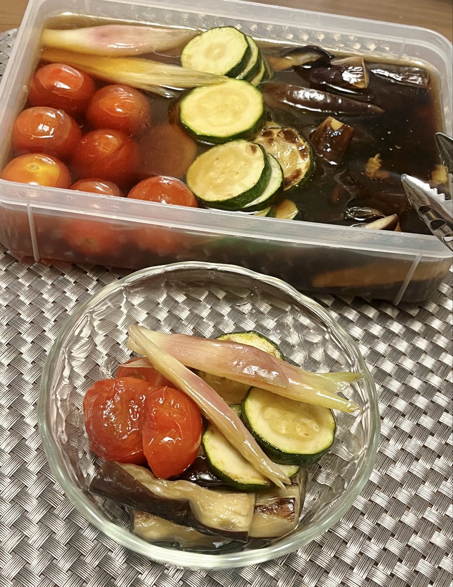 aramakijake490's tweet photo. 最近作ったもの
①棒棒鶏
②ピリ辛豆乳ツナキムチ蕎麦
③きゅうりカレー（長谷川あかりさんレシピ）
④野菜の焼き浸し

きゅうりカレーめっっっちゃ美味しい
炒めることであっさりした玉ねぎみたいな存在になりました https://t.co/tSNTrdNeLz