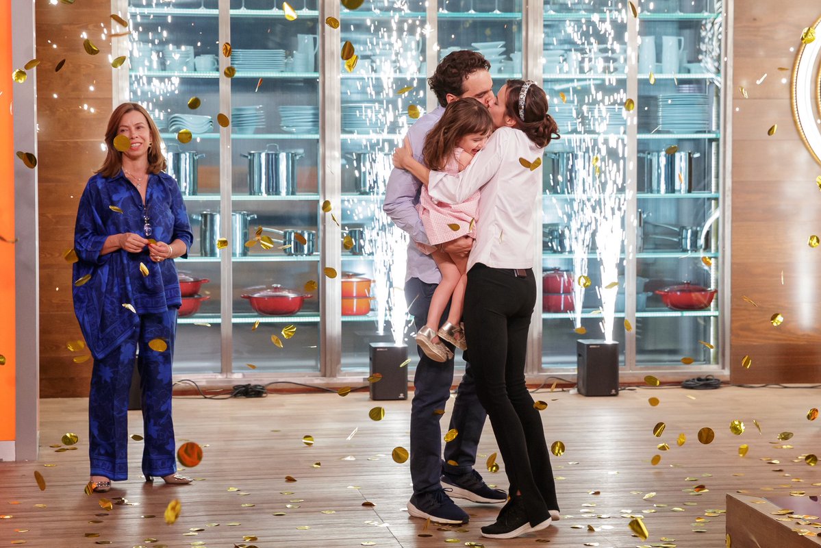 MasterChef_es's tweet photo. Cada vez está más cerca #MasterChef Celebrity Legends ⭐️

Recopilamos algunos de los momentos más especiales de todas las ediciones de #MCCelebrity hasta la fecha 💛 https://t.co/cZLXFVRLDQ