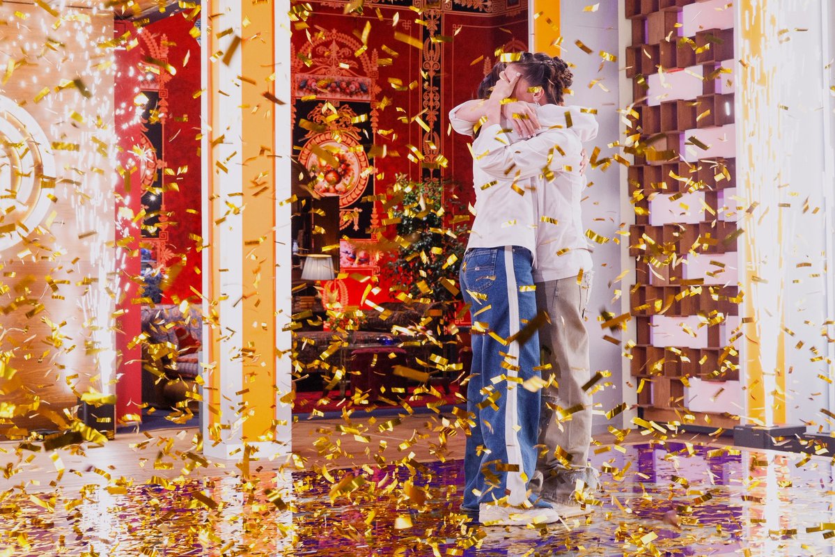 MasterChef_es's tweet photo. Cada vez está más cerca #MasterChef Celebrity Legends ⭐️

Recopilamos algunos de los momentos más especiales de todas las ediciones de #MCCelebrity hasta la fecha 💛 https://t.co/cZLXFVRLDQ
