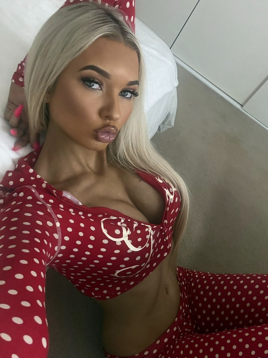 laurendollyxo's tweet photo. 5 mins in a room with me, wyd? https://t.co/XsZ6tU1tjz