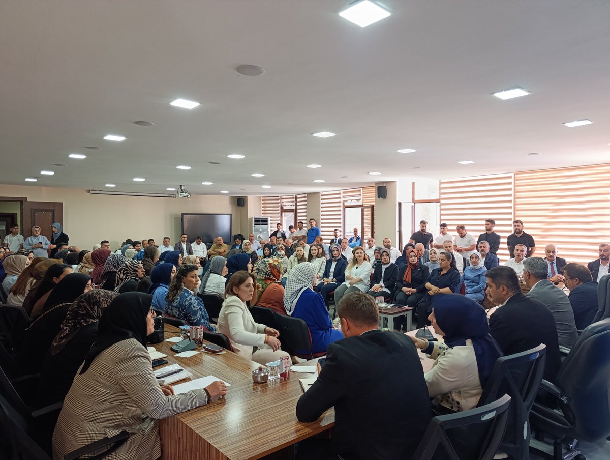 ErzurumAkparti's tweet photo. 📍AK Parti Erzurum İl Başkanlığı

Erzurum Milletvekilimiz Sayın Abdurrahim Fırat, 3 Kademe İl Yönetimimiz, İlçe Başkanlarımız, İlçe Kadın ve Gençlik Kolları Başkanlarımız ve teşkilat mensuplarımızın katılımlarıyla İl Danışma Meclisi Toplantımızı gerçekleştirdik.

Teşkilatımızın birlik ve beraberlik ruhunu yansıtan bu verimli toplantıda, şehrimizin geleceğine dair önemli değerlendirmelerde bulunduk, hedeflerimizi ve çalışma planlarımızı istişare ettik...

AK davamızın gücünü sahadaki samimiyetimizden, birlikteliğimizden ve azmimizden alarak Erzurum için çalışmaya, üretmeye ve hizmet etmeye devam edeceğiz...

Av. İbrahim KÜÇÜKOĞLU 
AK Parti Erzurum İl Başkanı