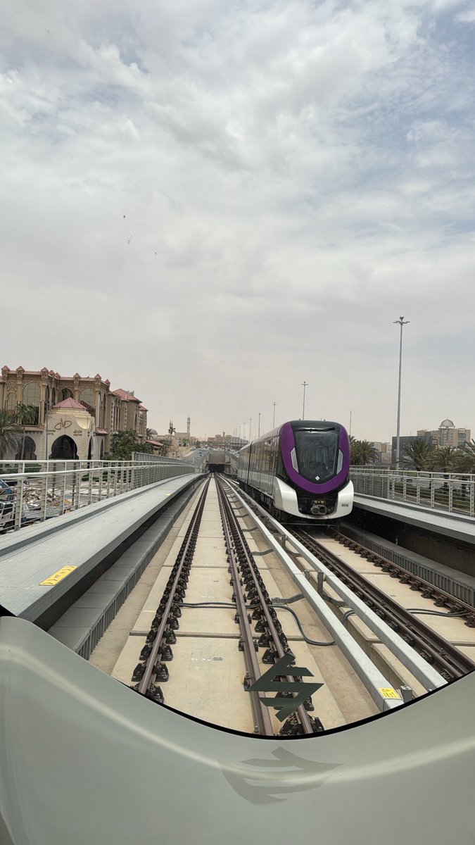 _e2j7's tweet photo. من جيت الرياض صار غيوم والله اني وجه خير عليكم😝🤙🏻 https://t.co/wFFFjfs8Es