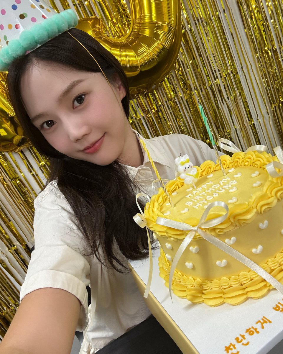 8_OHMYGIRL's tweet photo. [#OhTimes] 260728 HAPPY HYOJUNG DAY LIVE 📸

올해도 크리들 덕분에 웃음 가득한 생일을 보냈어요!
매년 돌ටㅏꔌ는 생일ગ 늘 행복한 ગ유는 크ય들ગ 있⌝ᥣ 때문일 거야 ෆᶿ̴͈᷇◡ᶿ̴͈᷆ෆ

#오마이걸 #OHMYGIRL #OMG #효정
#HAPPYHYOJUNGDAY https://t.co/mfPUl2pqOI