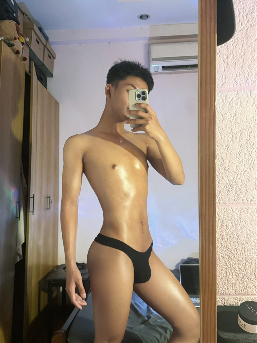 thanhann19's tweet photo. thích mặc brief https://t.co/B05CuXyoWH