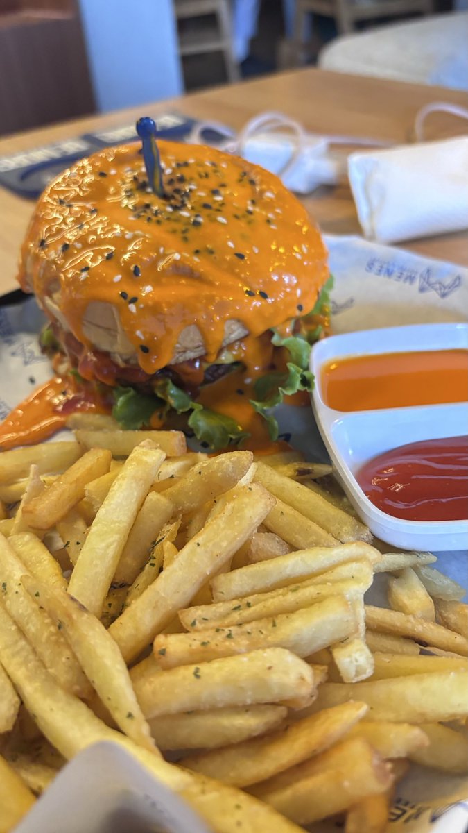 mortiessy's tweet photo. makan dulu sedikit https://t.co/8qqemjWpmI