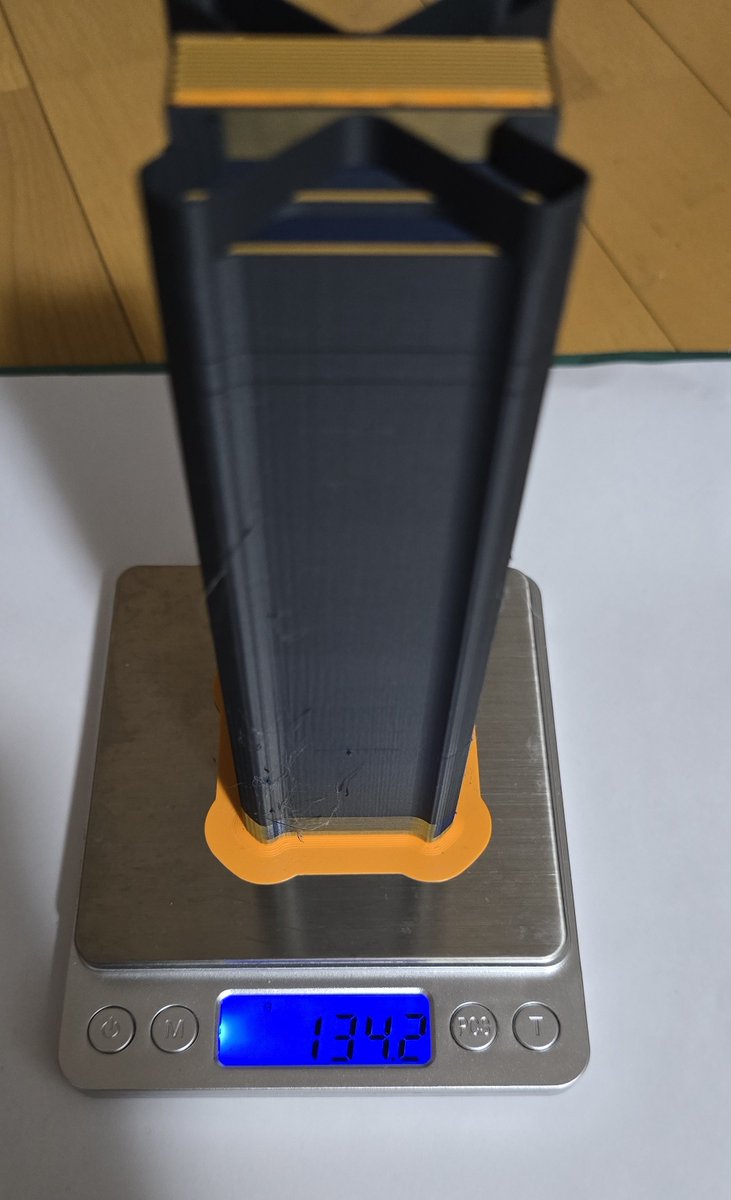 3dp_oosaka's tweet photo. 印刷時間24時間程度
材料4色PLA

本体　82.9g
サポート51.3g
poop　134.2g

本体重量のと印刷時間の差は積層ピッチやな
あっちは0.15でこっちは0.12
あと例の如くのサポートインフィル消すの忘れた…
しかもワイプタワーもゴツいし…

#APPLETREE
#FLASHFORGE
#Creator5pro https://t.co/SvCpQuXCs7