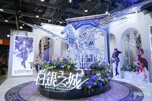 LucasTsang's tweet photo. [今天在漫展蹲到本命签售！接过限定色纸的瞬间，周边+快乐双重暴击，这趟值到跺脚！]， https://t.co/oZDWEjxH4U