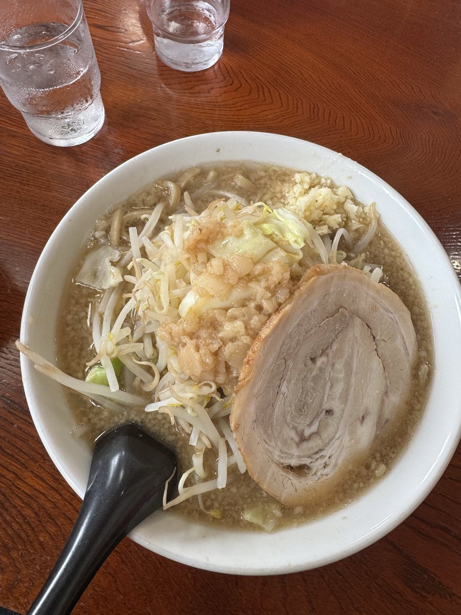 Taaaasukee's tweet photo. 今日のお昼ご飯はこれっ‼️
久しぶりに行ったけど、旨かった👍
豚メン、野菜少なめ🤤

じげんの“じげ郎”も久しぶりに食いたくなってきた🤤

#豚メン　#次郎　#じげん　#じげ郎　#疲れた時はアブラ https://t.co/XD8shuknup