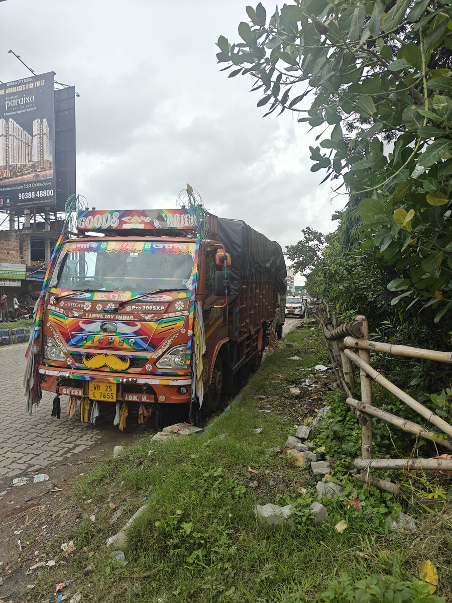 itsangshuman's tweet photo. Serious road safety concern at the exit gate of Mukul Shanti Garden, Jogerdanga, Rajarhat Main Road, Kolkata.Heavy trucks are being illegally parked right beside our society's exit gate, completely blocking the right-side view for vehicles exiting. 
@KPTrafficDept @bidhannagarpc https://t.co/N5XxK0GHrF