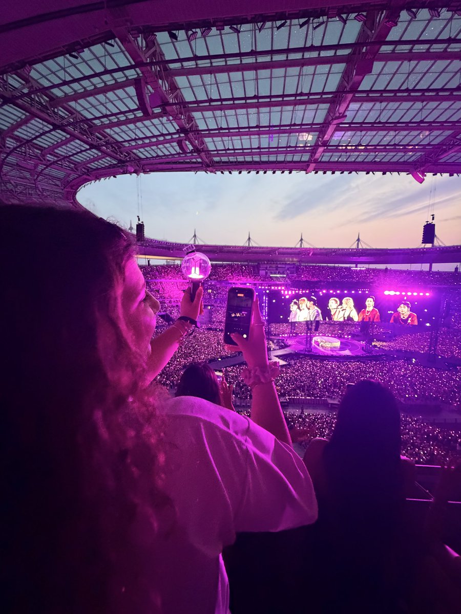 guklusion's tweet photo. Paris day 2 ✨💜 This was the night I had the most fun because I did put my phone away most of the concert. Even with “nosebleed” tickets, it was the most memorable night out of all three concerts for me. Just me &amp; my best friend dancing and singing along with bangtan🫶🏼 https://t.co/ayFQN7CEyB