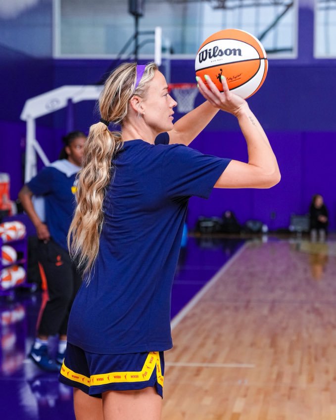 nature_viewss's tweet photo. POLL: Should Sophie Cunningham ignore the critics and stay focused on playing serious basketball tomorrow?

Yes, let her hoop 🏀

No, the criticism is justified

Just enjoy the game

Not sure https://t.co/3LMopKbmW7