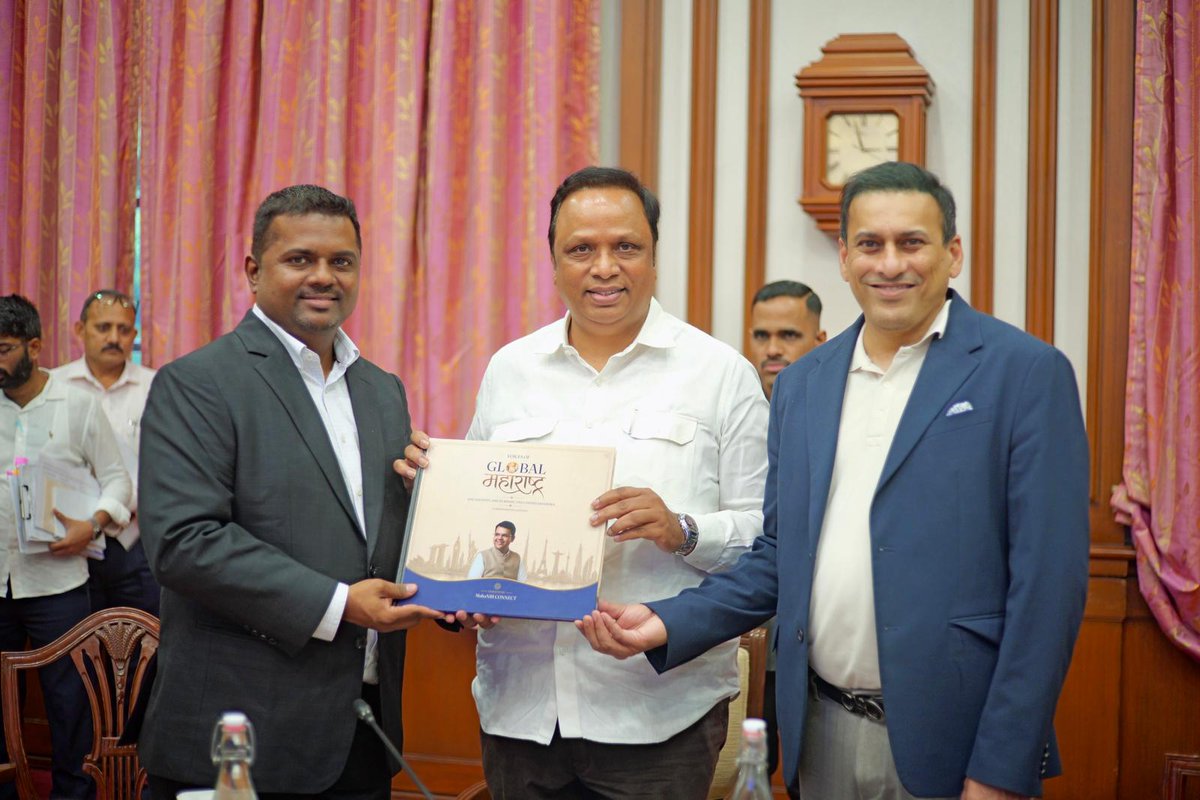 mahanriconnect's tweet photo. Presented the first copy of Voices of Global Maharashtra to Hon’ble Shri @ShelarAshish  Ji.

Grateful for his endorsement of MahaNRI Connect and his support as Patron.

One Maharashtra. One Unified Diaspora.

#MahaNRIConnect #GlobalMaharashtra https://t.co/u3FDObQmsJ