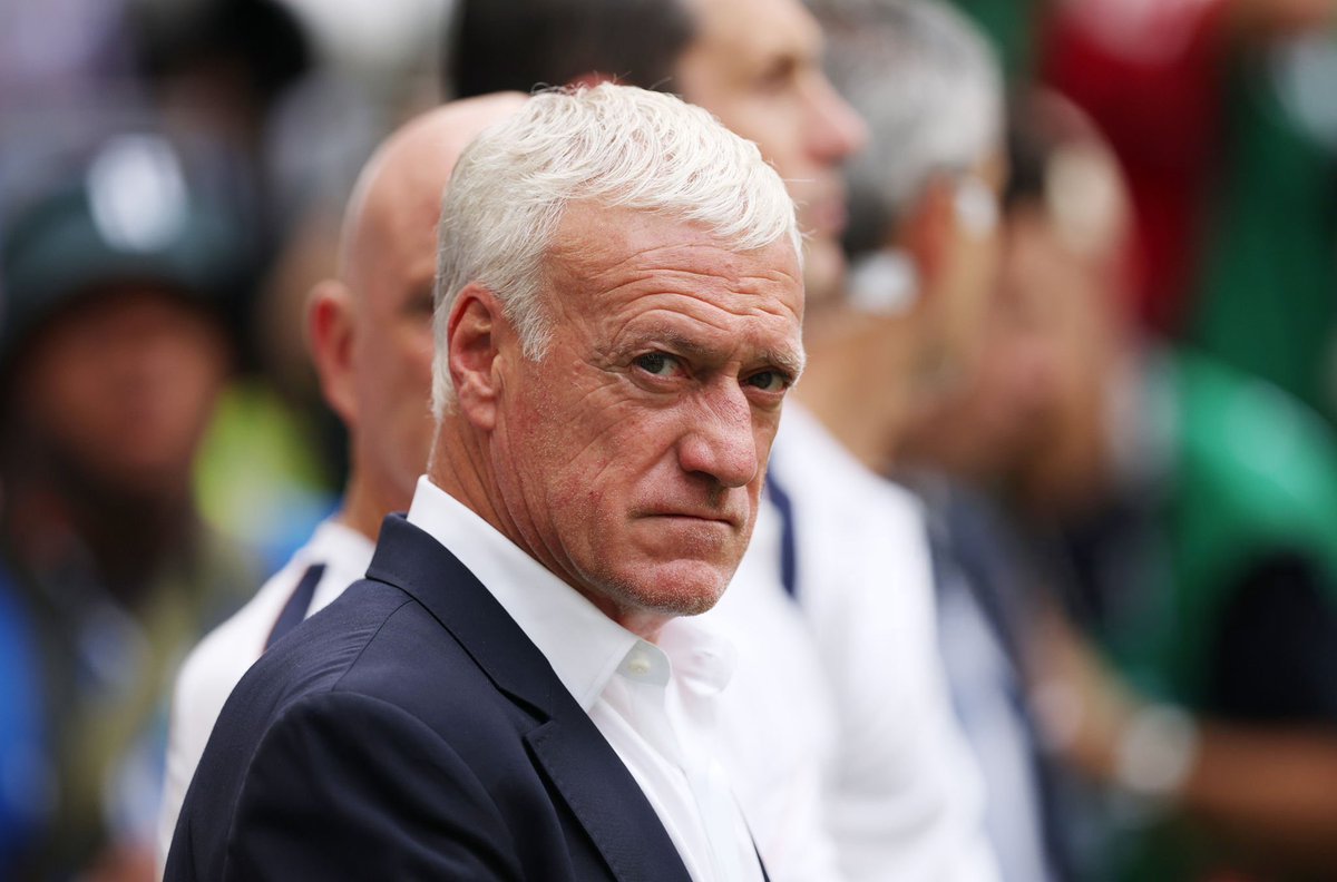 ActuFoot_'s tweet photo. 🚨🚨 Zinedine Zidane 🇫🇷 : « CE N’EST PAS PRÉVU QUE JE PARLE AVEC DESCHAMPS 🇫🇷, MAIS SI JE DOIS LE FAIRE, CE SERA AVEC PLAISIR. » 😁

🎙️ conf. de presse https://t.co/R88h8J6whd
