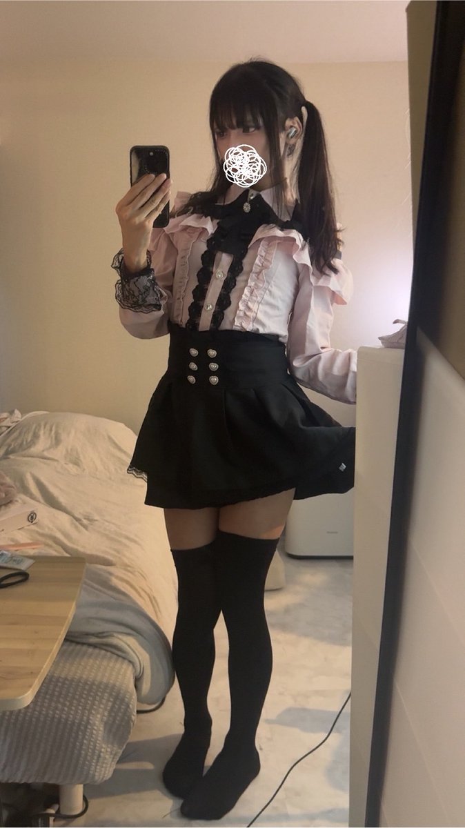 yukihakuroneko's tweet photo. こんな下着付けてるから見られたらすぐバレちゃう♡♡
#男の娘 https://t.co/54TZnNPqB6