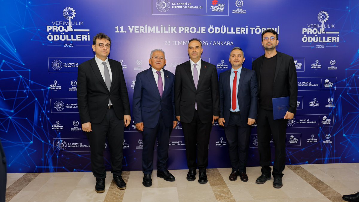 baskanmemduhbyk's tweet photo. T.C. Sanayi ve Teknoloji Bakanlığı Stratejik Araştırmalar ve Verimlilik Genel Müdürlüğü tarafından düzenlenen 2025 Verimlilik Proje Ödülleri kapsamında, Kamu Yeşil Dönüşüm Kategorisi 2.’lik Ödülünü Kayseri Büyükşehir Belediyesi Ulaşım A.Ş.’mizin hayata geçirdiği RES Projesi ile kazandık.

Bu anlamlı ödülü, Sanayi ve Teknoloji Bakanımız Sayın Mehmet Fatih Kacır’ın elinden almaktan büyük memnuniyet duyduk.

Şehrimiz için çevre dostu, yenilikçi ve sürdürülebilir ulaşım projeleri üretmeye kararlılıkla devam edeceğiz. 🌿🏆