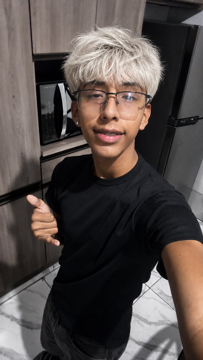 Ryu_silv's tweet photo. Quero pintar meu cabelo qual cor fica melhor? https://t.co/KKs7c93FAg