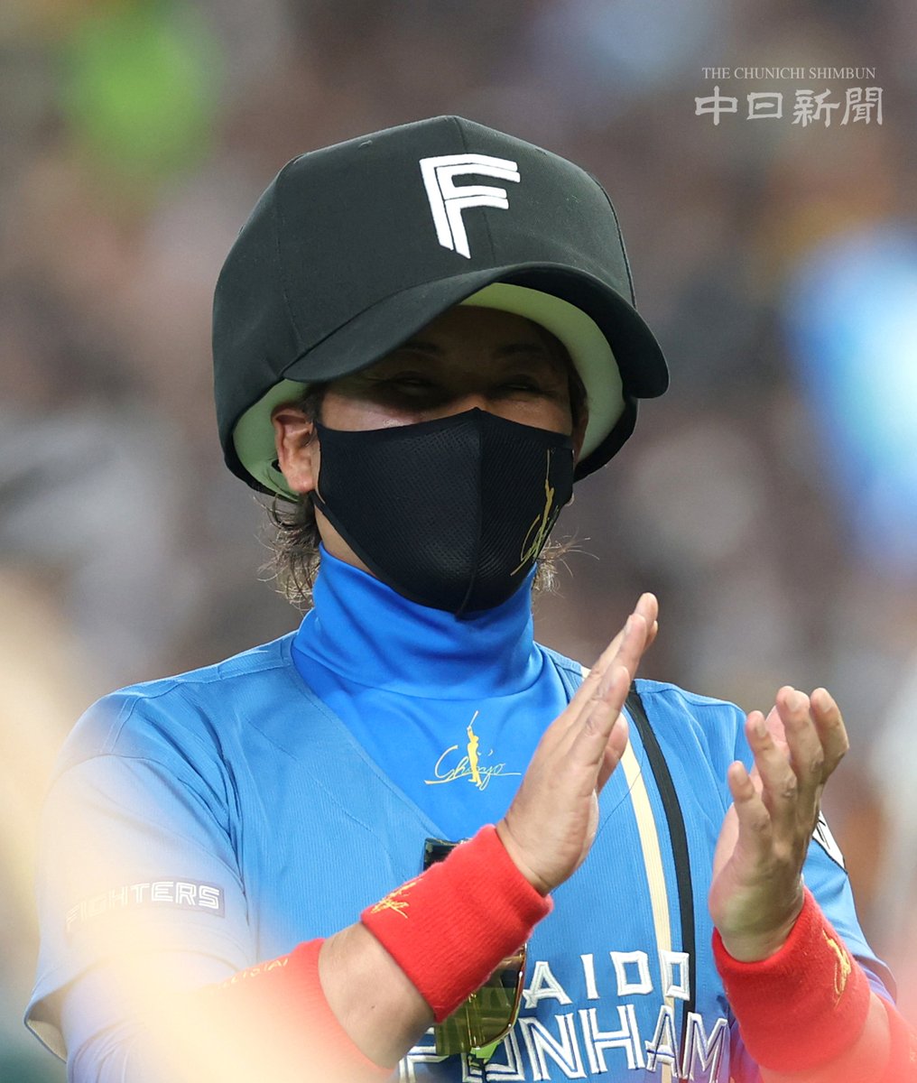chunichiphoto's tweet photo. 【オールスター】特大ヘルメットをかぶる新庄コーチ #中日新聞 #中日スポーツ https://t.co/4teZ8rjT9q