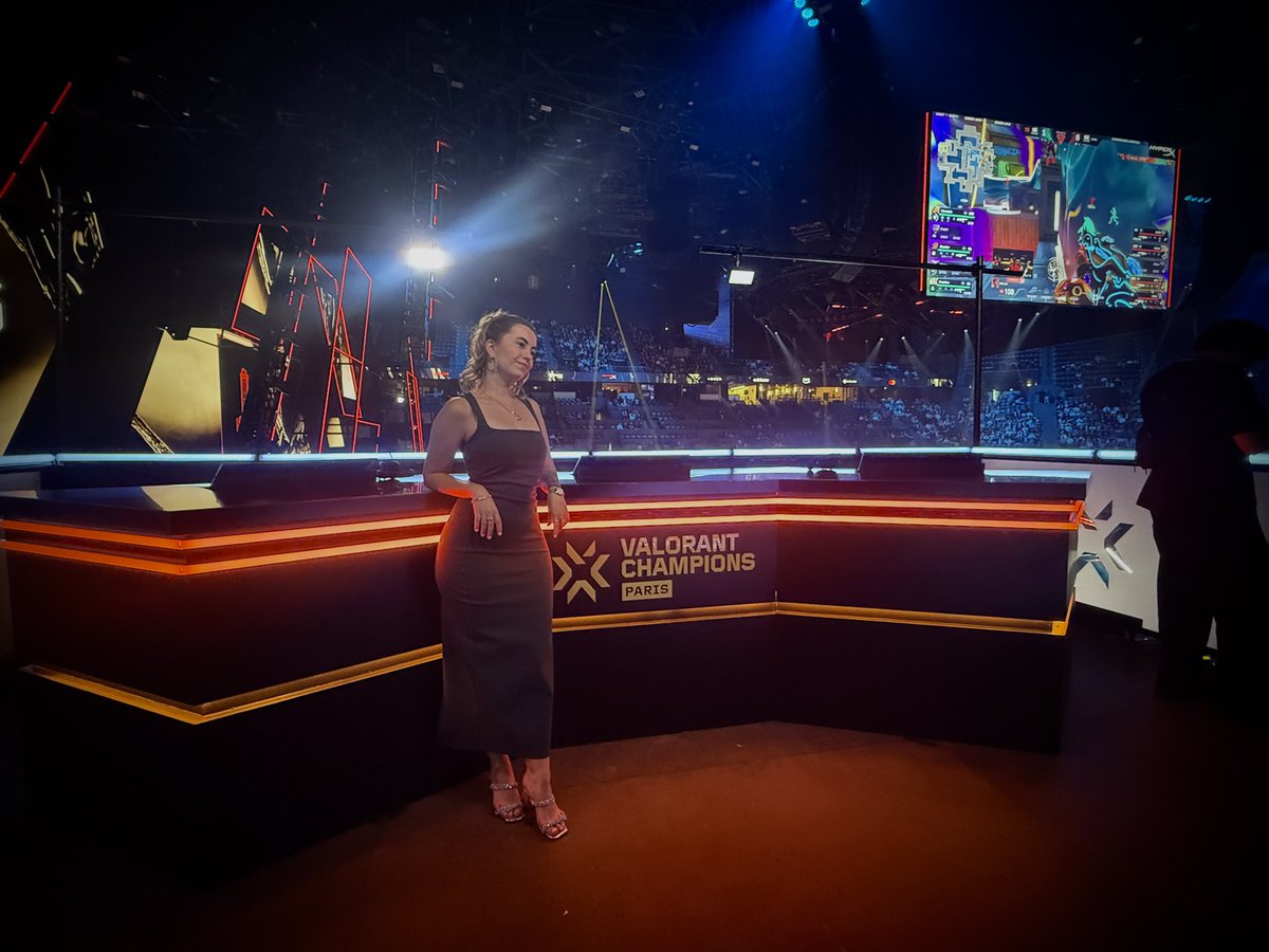 KittyyR6's tweet photo. J’arrive pas à y croire mais j’ai déjà 30 ans. Ces dernières années sont passées super vite pour moi entre le stream et le cast. J’ai eu la chance de cast deux worlds sur les deux jeux que j’affectionne énormément et j’en garde des souvenirs mémorables. Mais sur ces dernières années j’ai aussi eu la chance de rencontrer mon âme sœur et c’est aussi à cause d’elle que le temps passe si vite. Je voyage et je vis des choses qui n’étaient que des rêves dans le passé. Quelle vie… 🥹