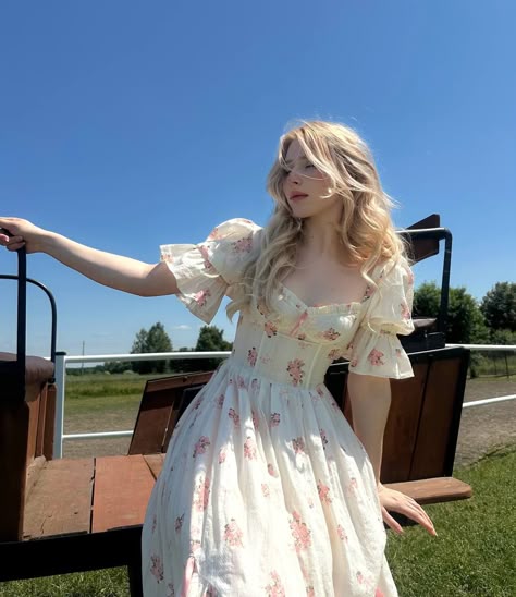 kikovaron's tweet photo. Sun-kissed in florals and vintage vibes
EBpf https://t.co/zNHVWxEWR2