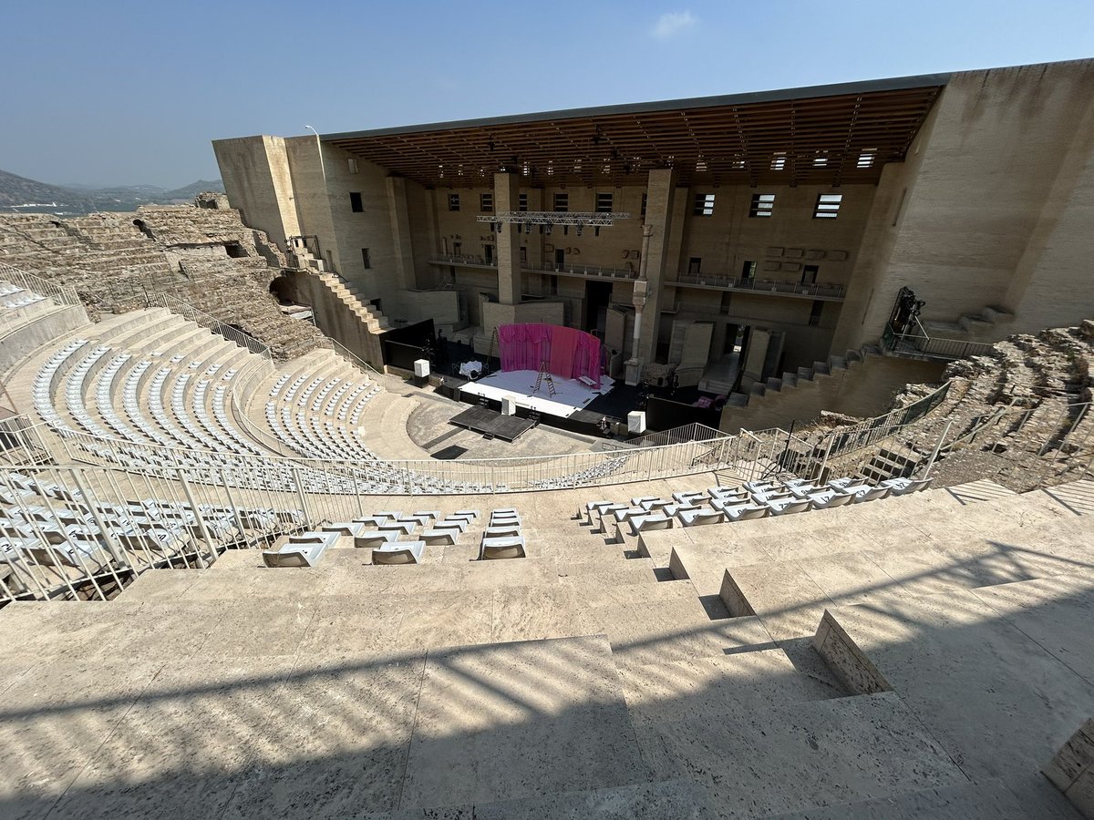 david_villarin's tweet photo. El destrozo del Teatro romano de Sagunto es digno de estudio 🥲 https://t.co/KKjjOCnHNx